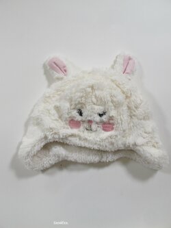 Zimní čepice s ouškami pro holky chluptá secondhand Zimní čepice s ouškami pro holky chluptá secondhand