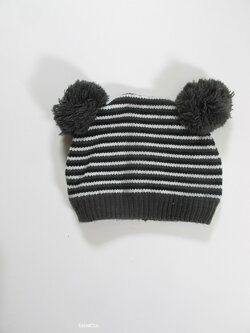 Pruhovaná čepice s bambulkami secondhand Pruhovaná čepice s bambulkami secondhand