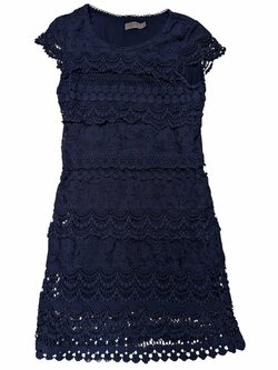 Tmavé šaty zdobené pro holky secondhand Cortefiel Tmavé šaty zdobené pro holky secondhand Cortefiel